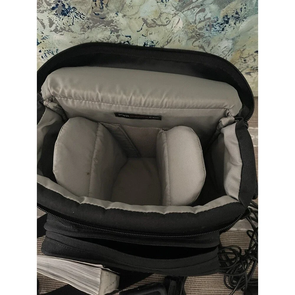 Nikon Cool Pix 995 Digitial Camera Outfit With Carrying Case